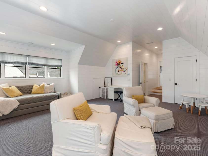 2343 Vernon Drive, Charlotte, NC 28211.  MLS# CAR4247008, YatesRealty ID 12698. Upper Bonus Room/Bedroom