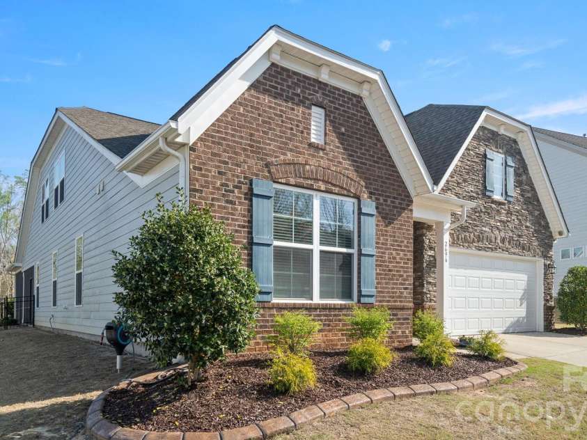 2696 Suffolk Place, Fort Mill, SC 29715.  MLS# CAR4368761, YatesRealty ID 12699. 
