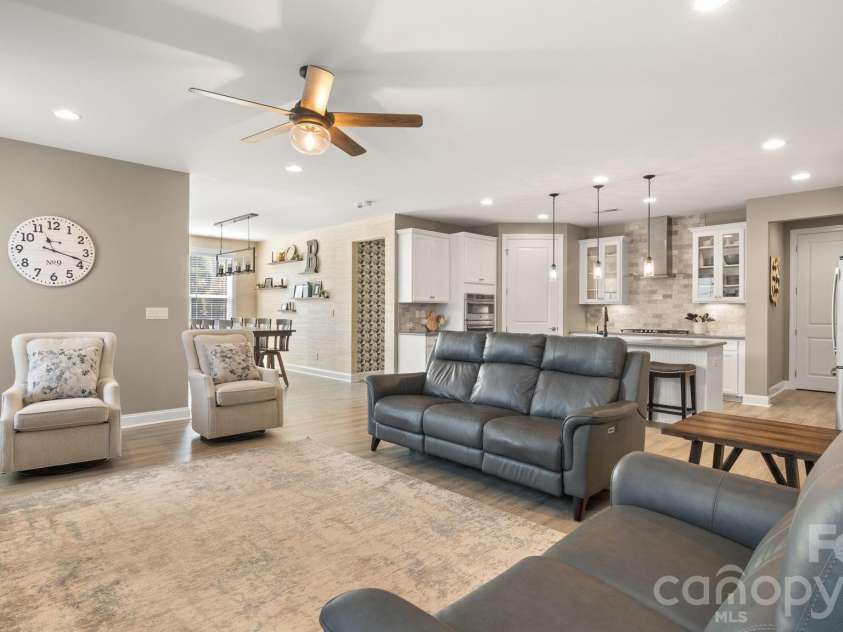 2696 Suffolk Place, Fort Mill, SC 29715.  MLS# CAR4368761, YatesRealty ID 12699. 