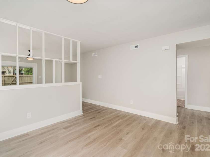 8325 Knights Bridge Road, Charlotte, NC 28210.  MLS# CAR4250598, YatesRealty ID 12699. Dining Room