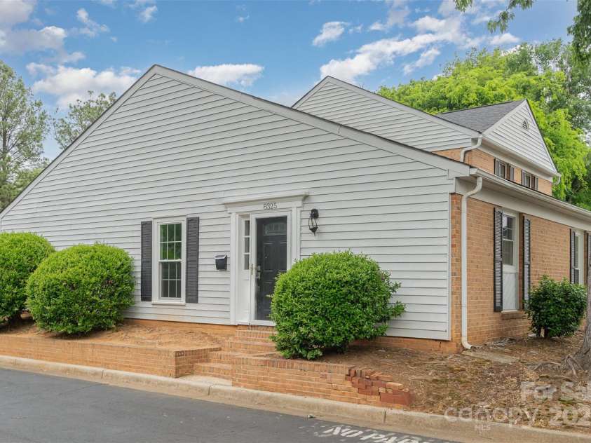 8325 Knights Bridge Road, Charlotte, NC 28210.  MLS# CAR4250598, YatesRealty ID 12699. Exterior (Entrance)