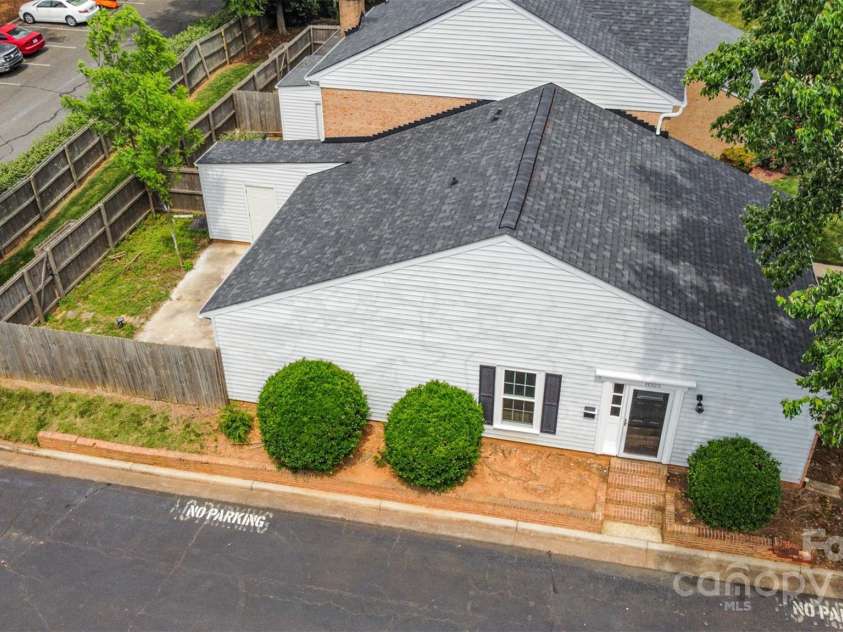 8325 Knights Bridge Road, Charlotte, NC 28210.  MLS# CAR4250598, YatesRealty ID 12699. Exterior (Entrance Aerial)