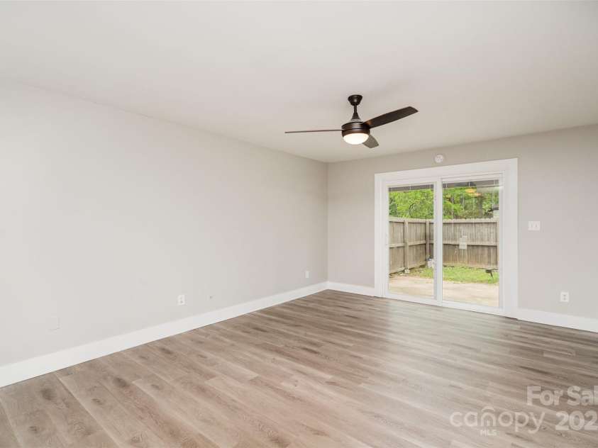 8325 Knights Bridge Road, Charlotte, NC 28210.  MLS# CAR4250598, YatesRealty ID 12699. Living Room