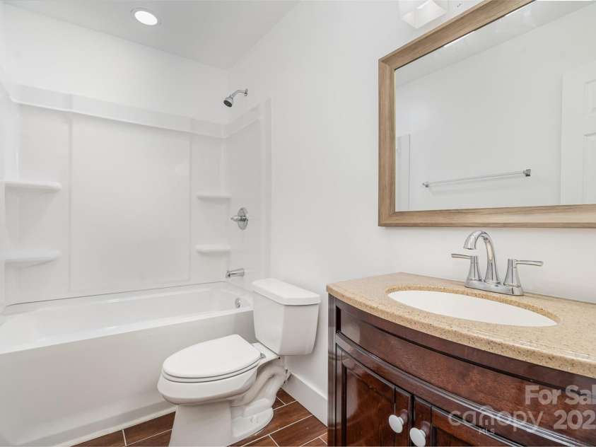 8325 Knights Bridge Road, Charlotte, NC 28210.  MLS# CAR4250598, YatesRealty ID 12699. Primary En Suite Bathroom