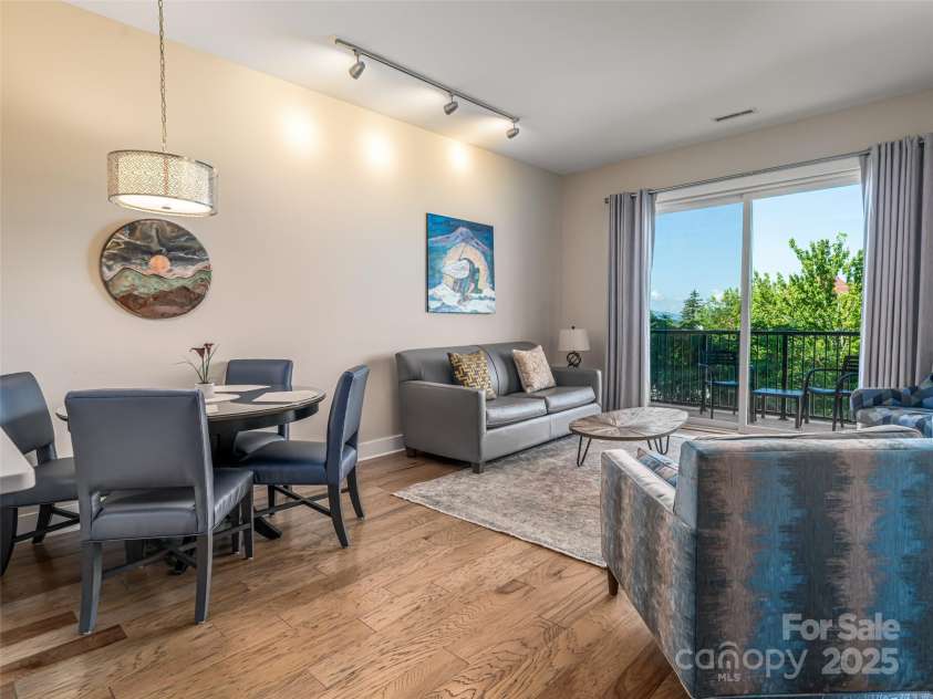 45 Asheland Avenue, Asheville, NC 28801.  MLS# CAR4283010, YatesRealty ID 127. 