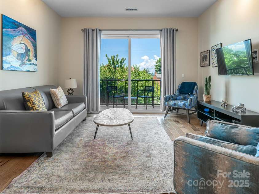 45 Asheland Avenue, Asheville, NC 28801.  MLS# CAR4283010, YatesRealty ID 127. 