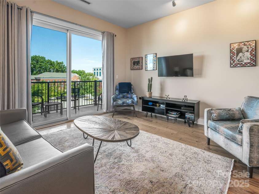 45 Asheland Avenue, Asheville, NC 28801.  MLS# CAR4283010, YatesRealty ID 127. 