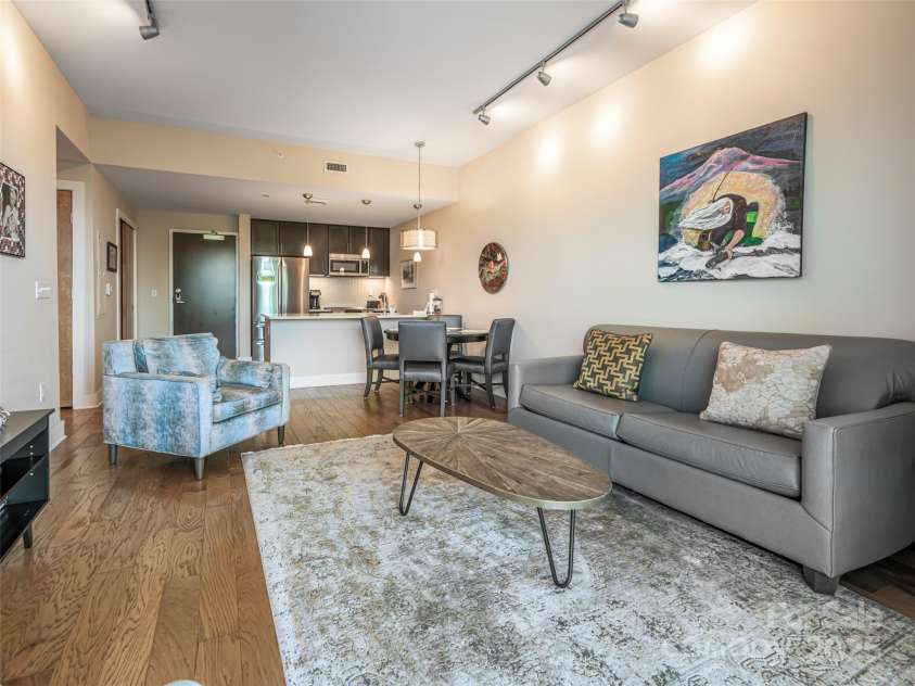 45 Asheland Avenue, Asheville, NC 28801.  MLS# CAR4283010, YatesRealty ID 127. 