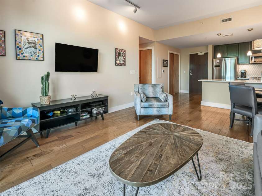 45 Asheland Avenue, Asheville, NC 28801.  MLS# CAR4283010, YatesRealty ID 127. 