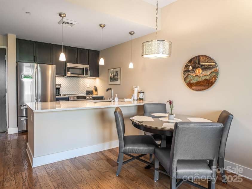 45 Asheland Avenue, Asheville, NC 28801.  MLS# CAR4283010, YatesRealty ID 127. 