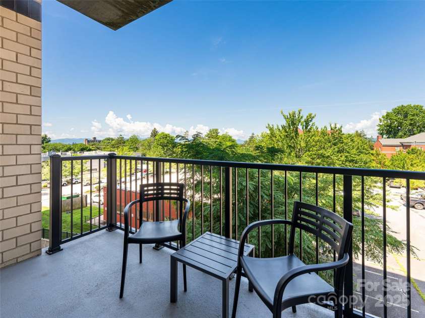 45 Asheland Avenue, Asheville, NC 28801.  MLS# CAR4283010, YatesRealty ID 127. 