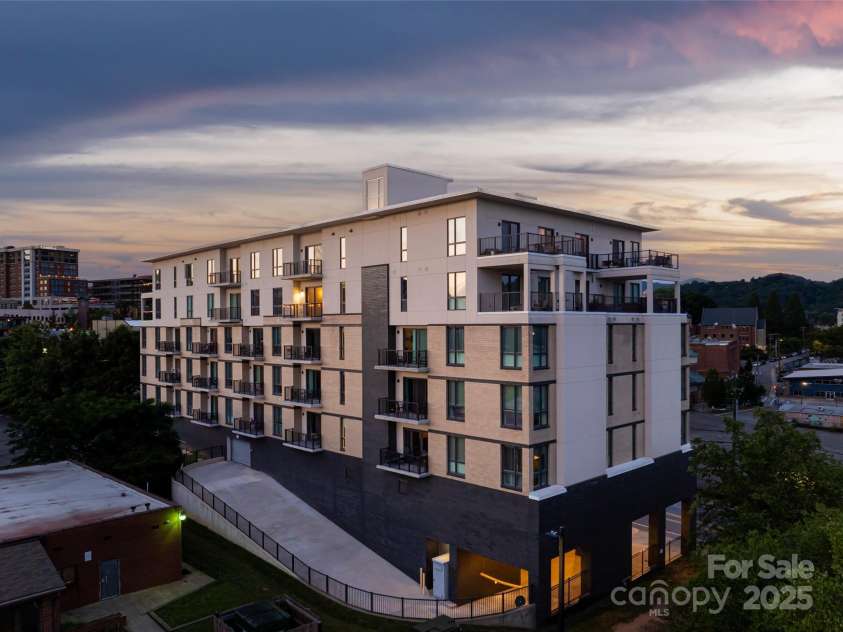 45 Asheland Avenue, Asheville, NC 28801.  MLS# CAR4283010, YatesRealty ID 127. 