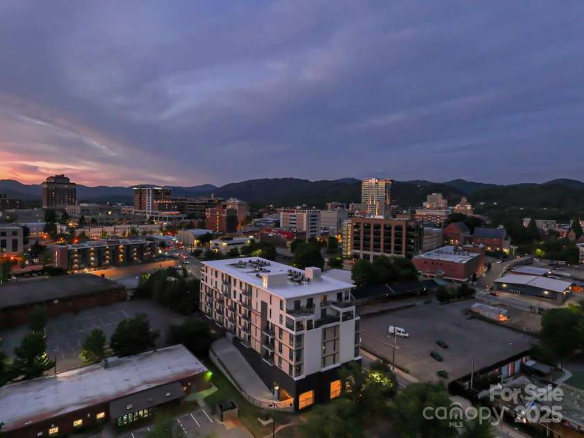45 Asheland Avenue, Asheville, NC 28801.  MLS# CAR4283010, YatesRealty ID 127. 
