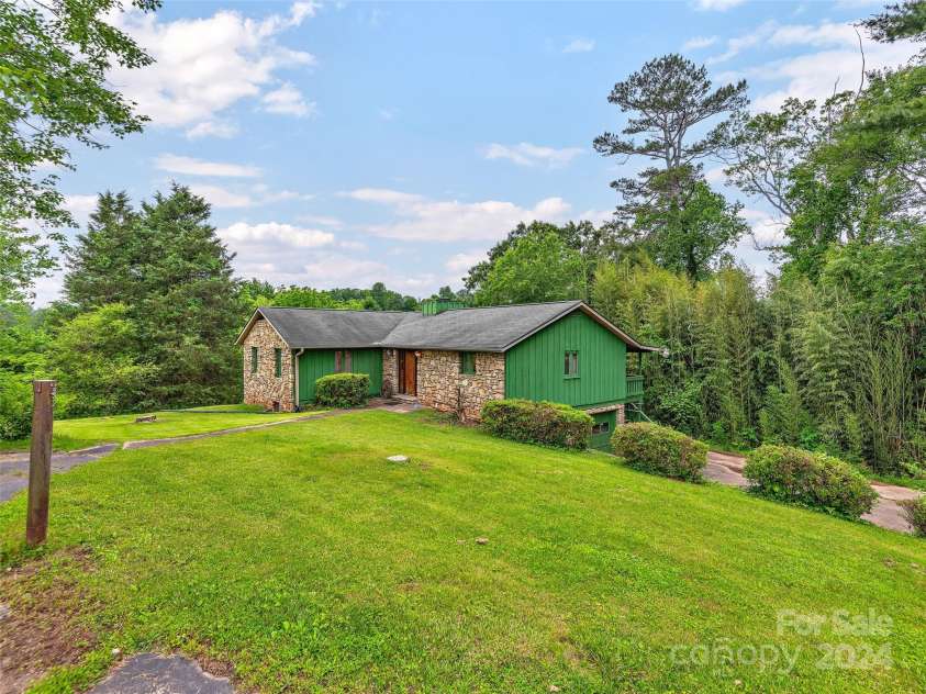 7 Chase Drive, Candler, NC 28715.  MLS# CAR4154891, YatesRealty ID 127. 