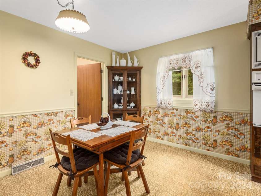 7 Chase Drive, Candler, NC 28715.  MLS# CAR4154891, YatesRealty ID 127. 