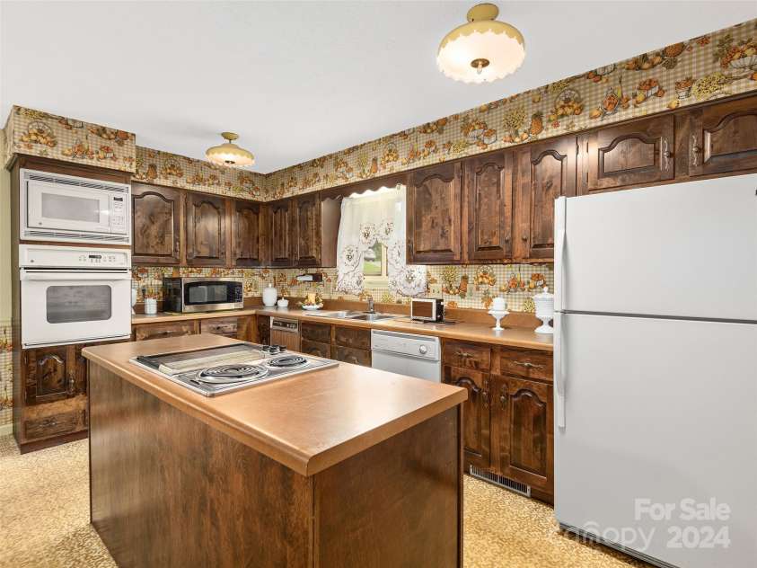7 Chase Drive, Candler, NC 28715.  MLS# CAR4154891, YatesRealty ID 127. 