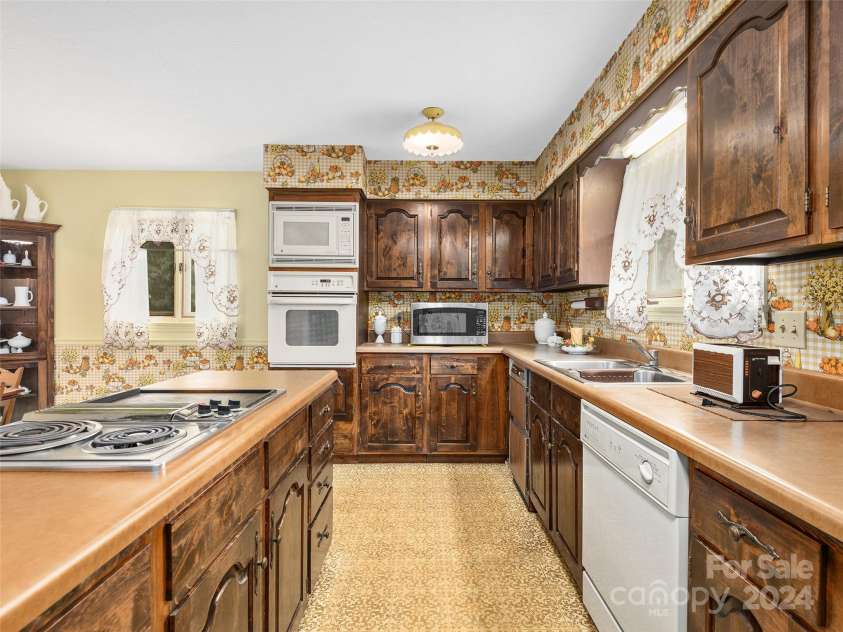 7 Chase Drive, Candler, NC 28715.  MLS# CAR4154891, YatesRealty ID 127. 