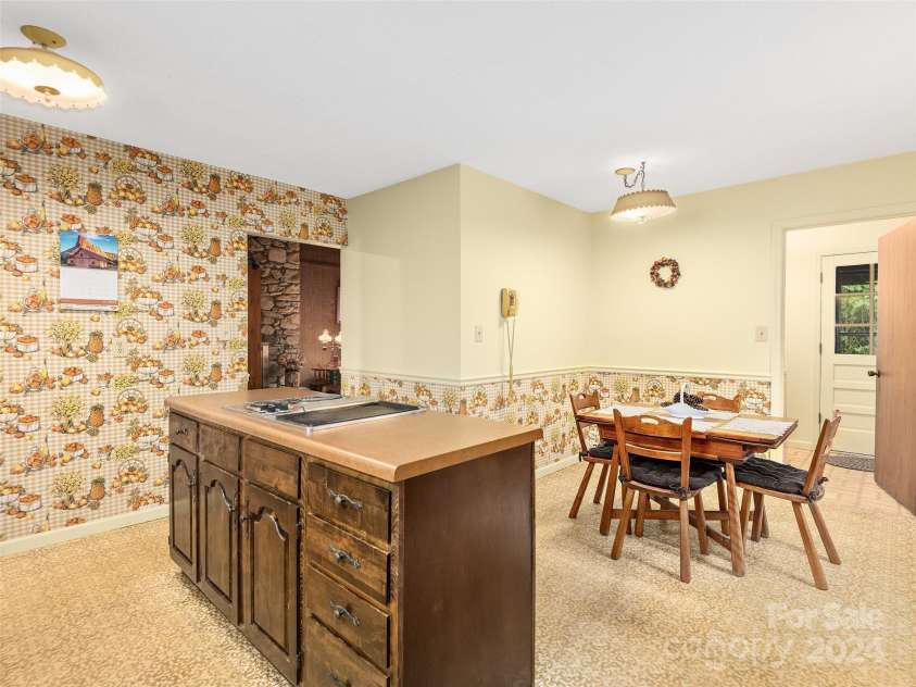7 Chase Drive, Candler, NC 28715.  MLS# CAR4154891, YatesRealty ID 127. 