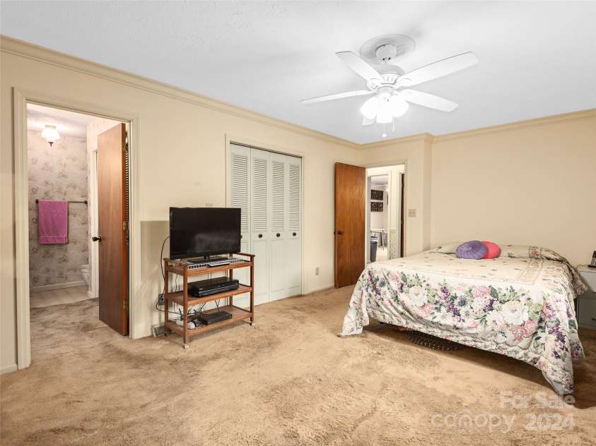 7 Chase Drive, Candler, NC 28715.  MLS# CAR4154891, YatesRealty ID 127. 