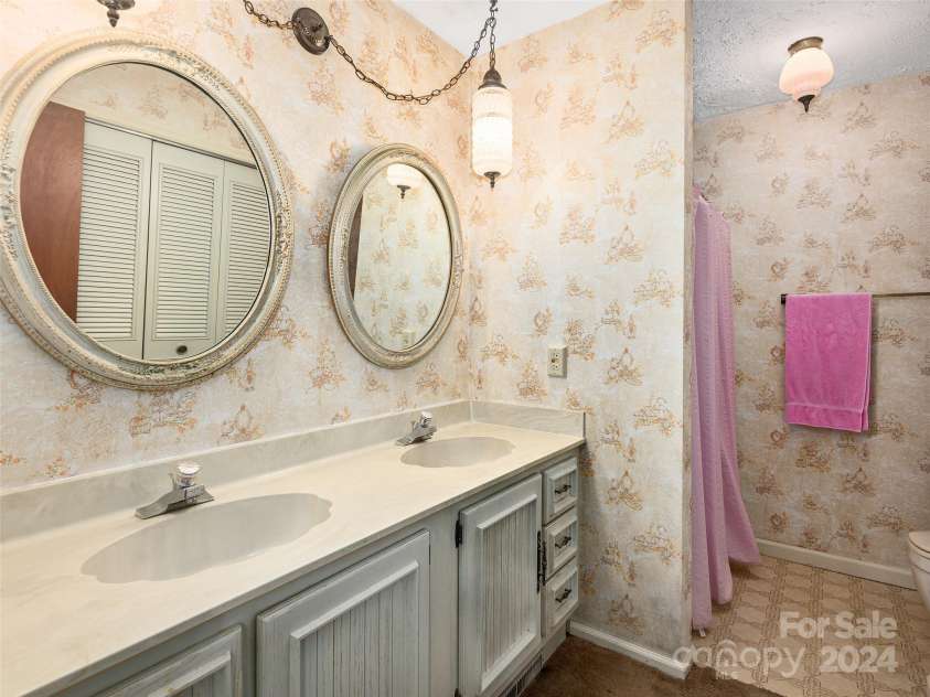 7 Chase Drive, Candler, NC 28715.  MLS# CAR4154891, YatesRealty ID 127. 