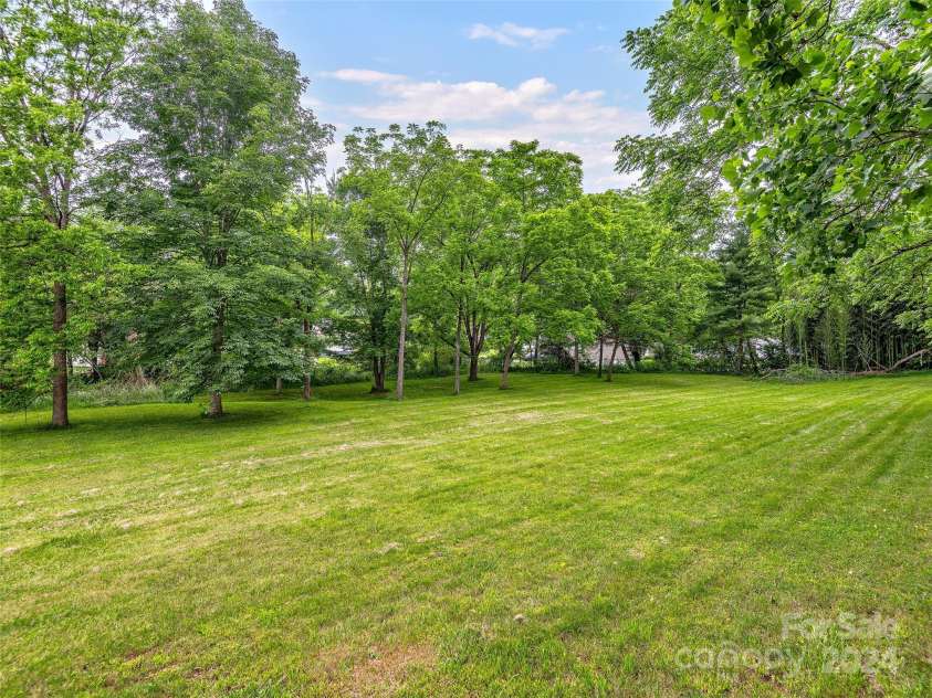 7 Chase Drive, Candler, NC 28715.  MLS# CAR4154891, YatesRealty ID 127. 