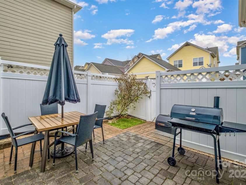 14015 Helen Benson Boulevard, Davidson, NC 28036.  MLS# CAR4211647, YatesRealty ID 1270. 