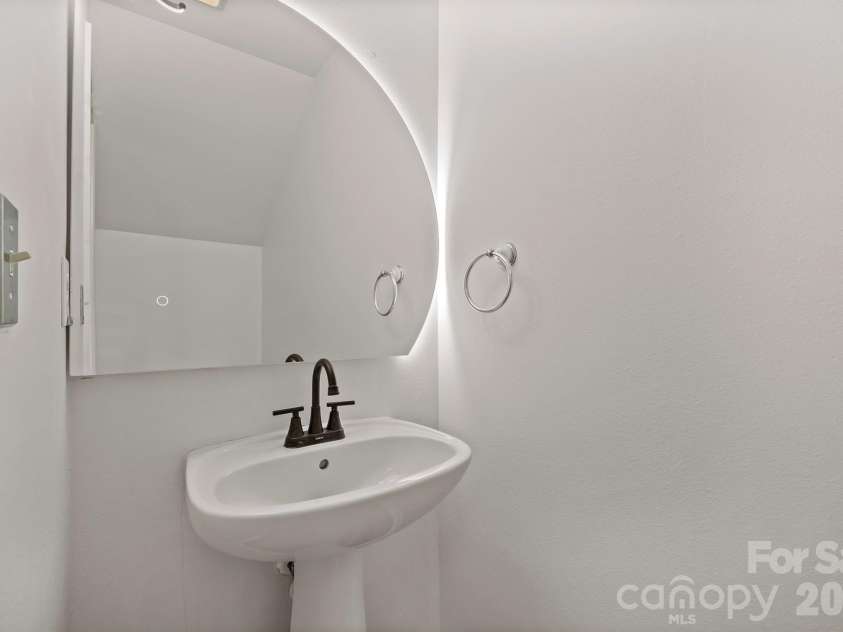 8552 Westhope Street, Charlotte, NC 28216.  MLS# CAR4340767, YatesRealty ID 1270. 