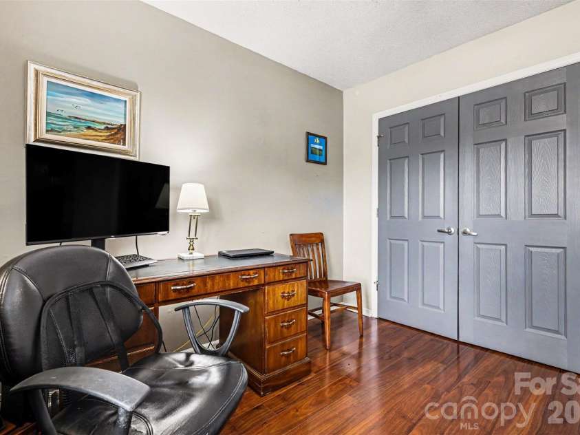 6614 Point Comfort Lane, Charlotte, NC 28226.  MLS# CAR4369899, YatesRealty ID 12700. 