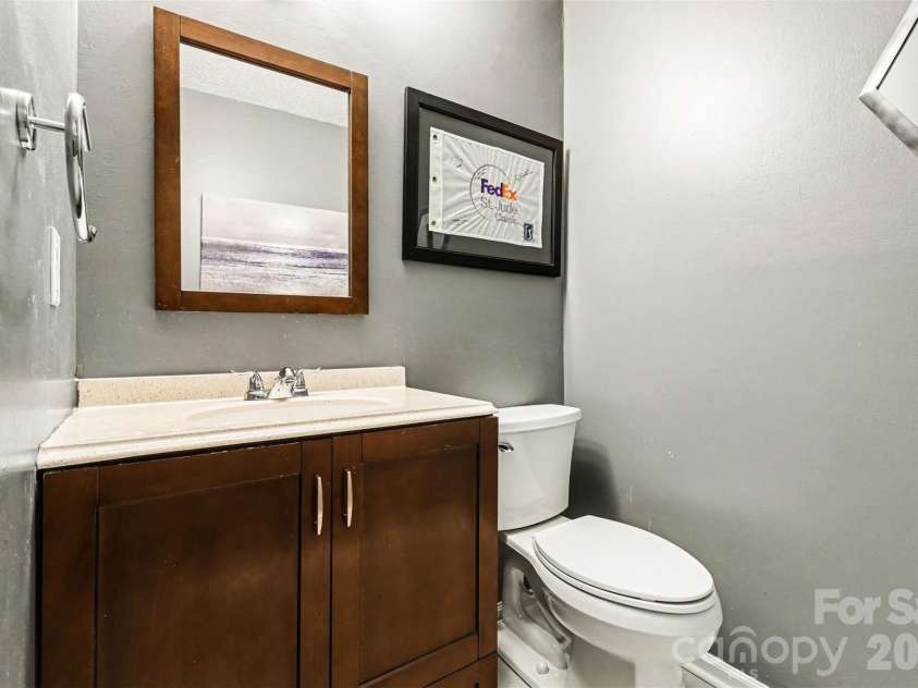 6614 Point Comfort Lane, Charlotte, NC 28226.  MLS# CAR4369899, YatesRealty ID 12700. 