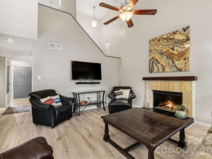 6614 Point Comfort Lane, Charlotte, NC 28226.  MLS# CAR4369899, YatesRealty ID 12700. 