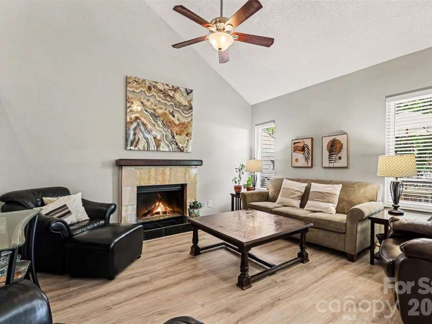 6614 Point Comfort Lane, Charlotte, NC 28226.  MLS# CAR4369899, YatesRealty ID 12700. 