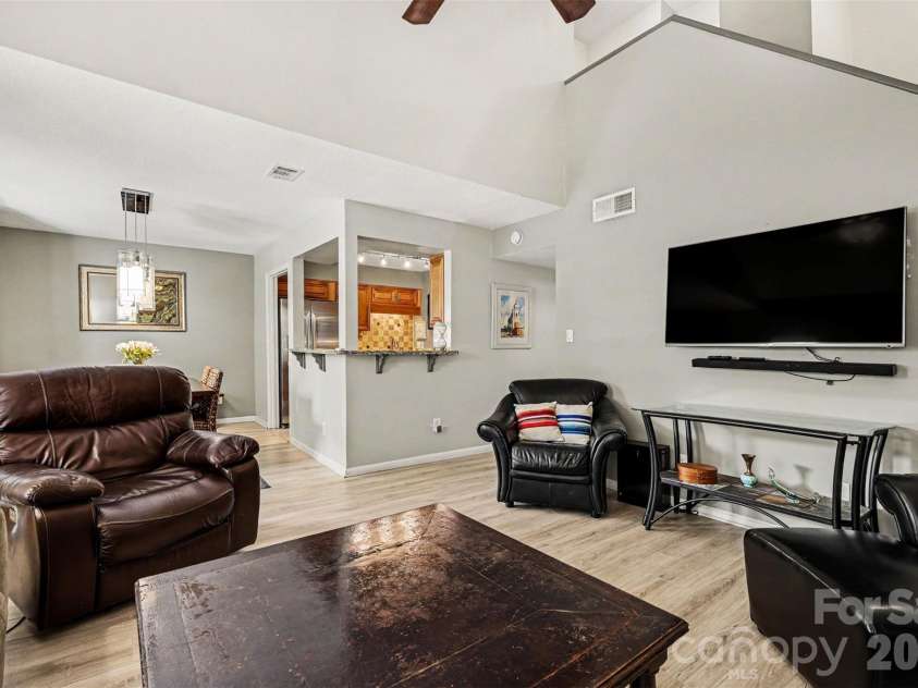 6614 Point Comfort Lane, Charlotte, NC 28226.  MLS# CAR4369899, YatesRealty ID 12700. 
