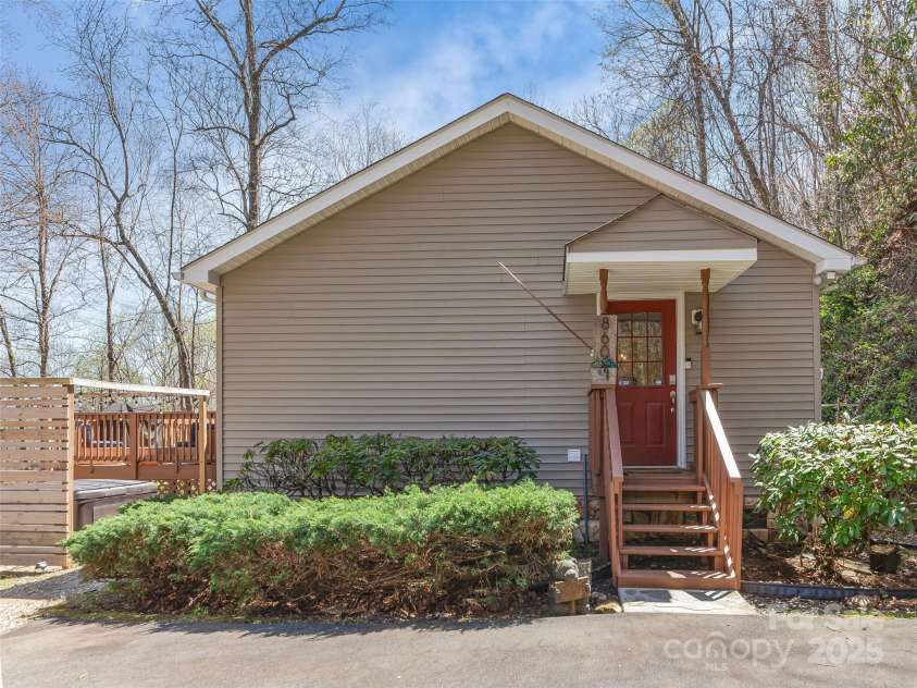 860 Creekside Drive, Maggie Valley, NC 28751.  MLS# CAR4245544, YatesRealty ID 12700. 