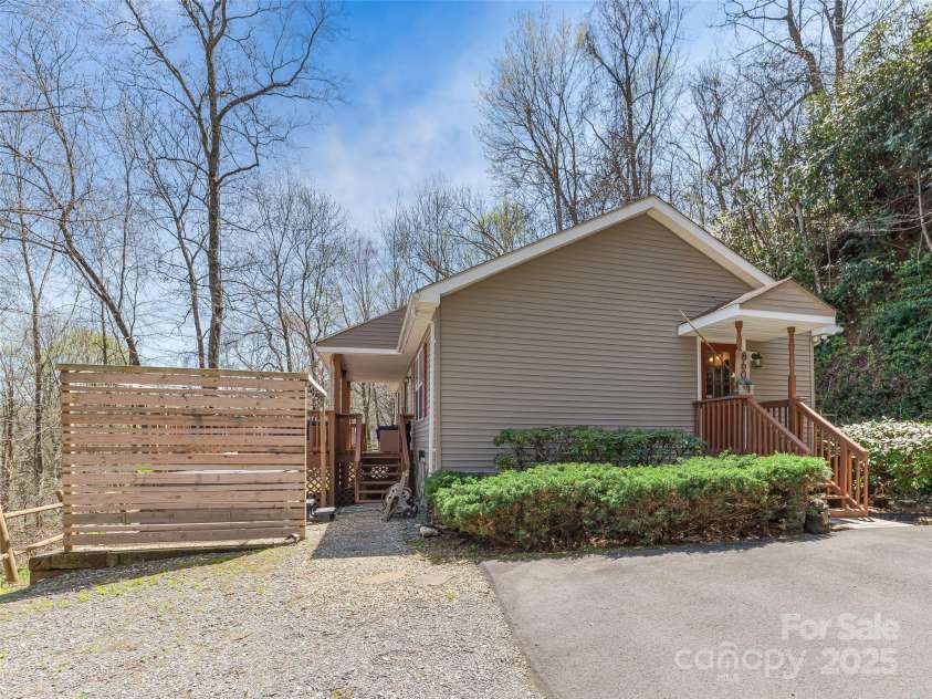 860 Creekside Drive, Maggie Valley, NC 28751.  MLS# CAR4245544, YatesRealty ID 12700. 