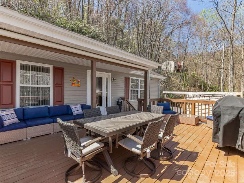 860 Creekside Drive, Maggie Valley, NC 28751.  MLS# CAR4245544, YatesRealty ID 12700. 