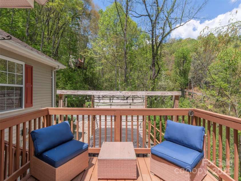 860 Creekside Drive, Maggie Valley, NC 28751.  MLS# CAR4245544, YatesRealty ID 12700. 