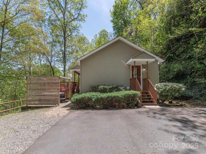 860 Creekside Drive, Maggie Valley, NC 28751.  MLS# CAR4245544, YatesRealty ID 12700. 