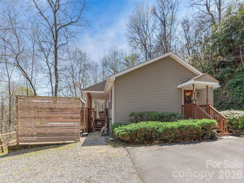 860 Creekside Drive, Maggie Valley, NC 28751.  MLS# CAR4329432, YatesRealty ID 12700. 