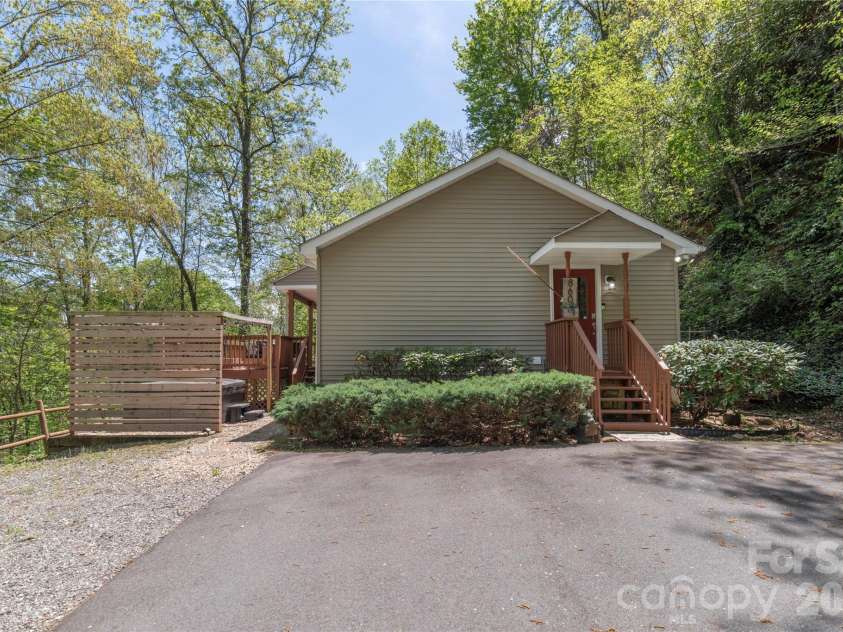 860 Creekside Drive, Maggie Valley, NC 28751.  MLS# CAR4329432, YatesRealty ID 12700. 