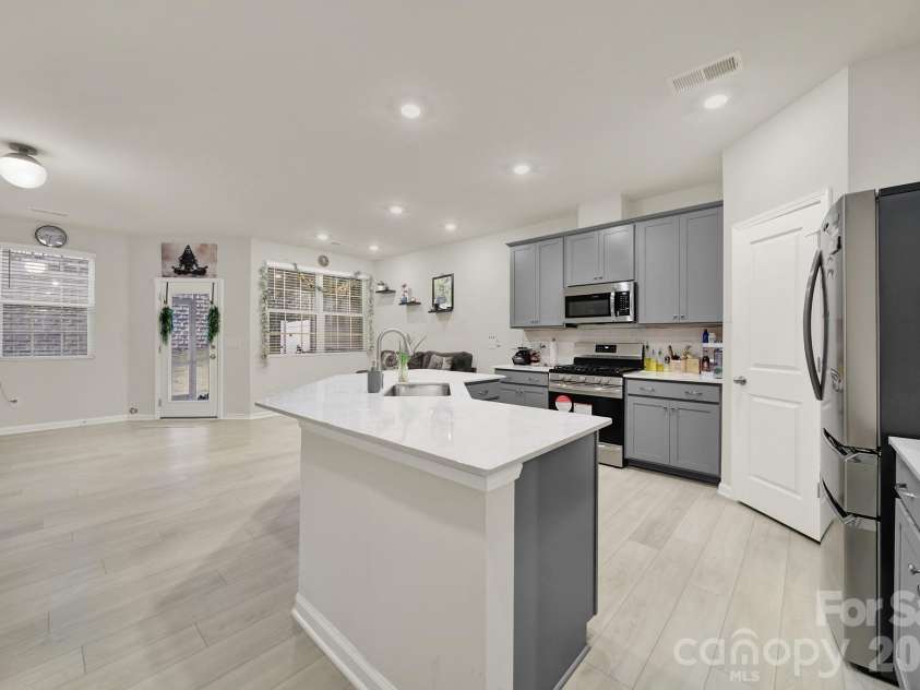 6009 Chelsea Oaks Ridge, Fort Mill, SC 29708.  MLS# CAR4359383, YatesRealty ID 12701. 