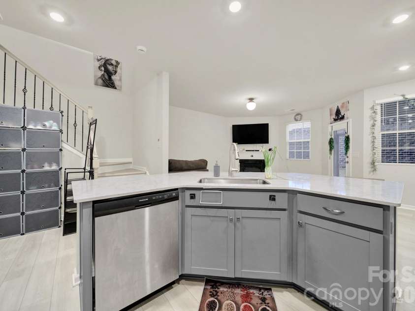 6009 Chelsea Oaks Ridge, Fort Mill, SC 29708.  MLS# CAR4359383, YatesRealty ID 12701. 