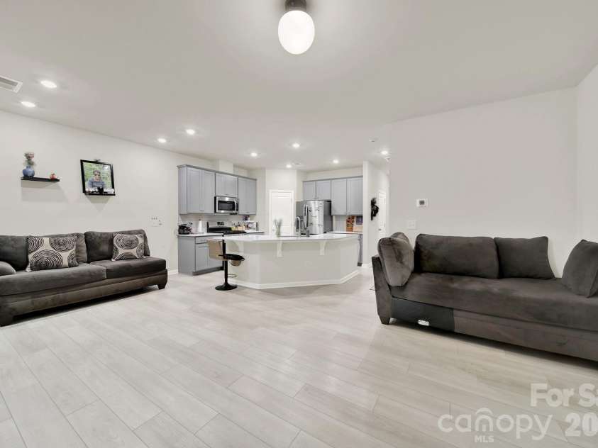 6009 Chelsea Oaks Ridge, Fort Mill, SC 29708.  MLS# CAR4359383, YatesRealty ID 12701. 