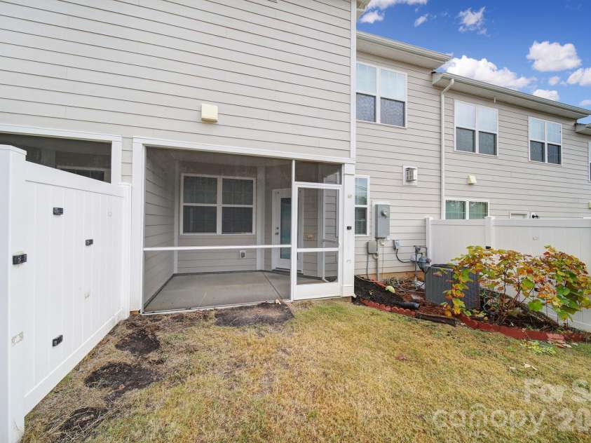 6009 Chelsea Oaks Ridge, Fort Mill, SC 29708.  MLS# CAR4359383, YatesRealty ID 12701. 