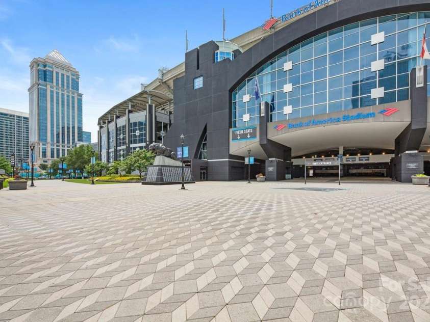 9408 Munsing Drive, Charlotte, NC 28269.  MLS# CAR4235913, YatesRealty ID 12701. 20 Minutes to the Panter's Stadium!