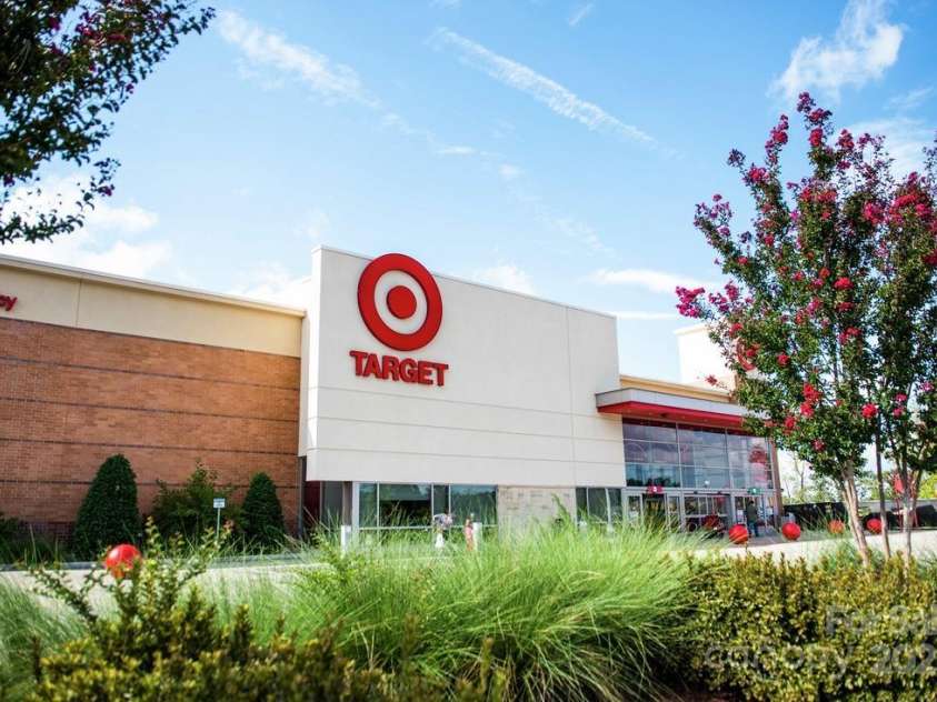 9408 Munsing Drive, Charlotte, NC 28269.  MLS# CAR4235913, YatesRealty ID 12701. 