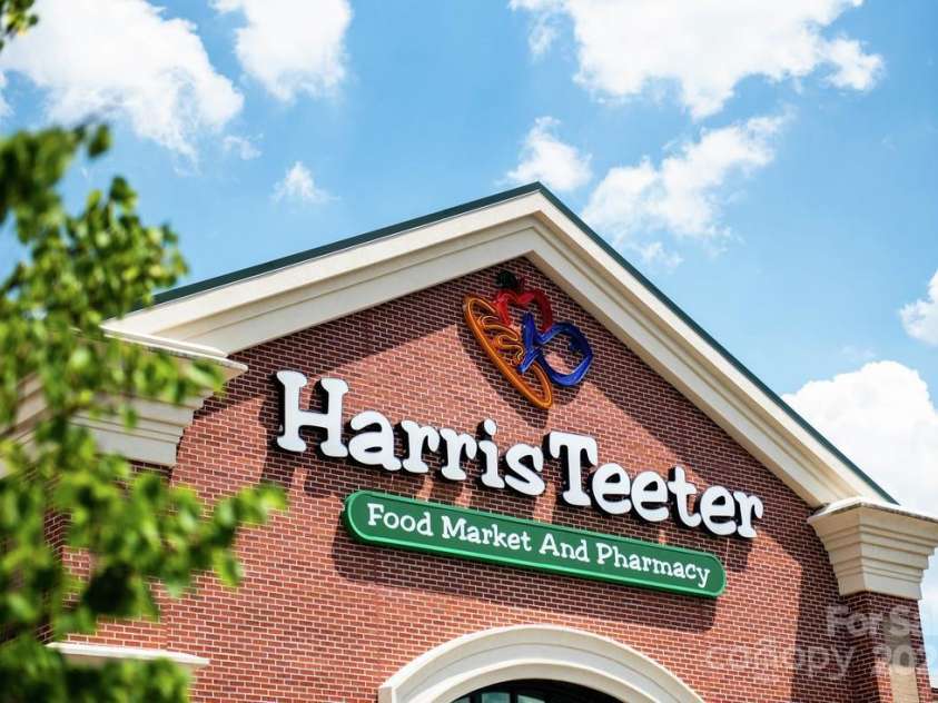 9408 Munsing Drive, Charlotte, NC 28269.  MLS# CAR4235913, YatesRealty ID 12701. 