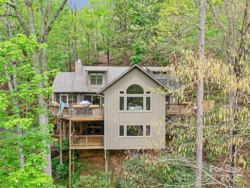 86 Laurel Drive, Burnsville, NC 28714.  MLS# CAR4253522, YatesRealty ID 12702. 