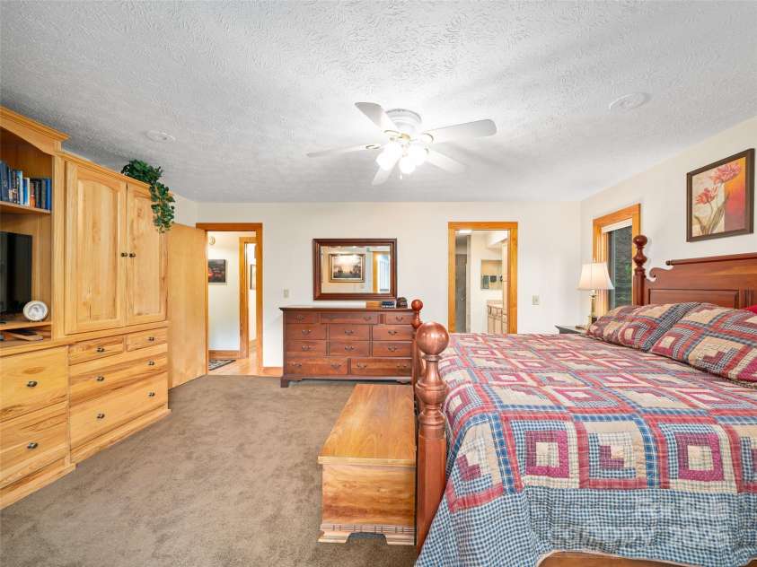 86 Laurel Drive, Burnsville, NC 28714.  MLS# CAR4253522, YatesRealty ID 12702. 