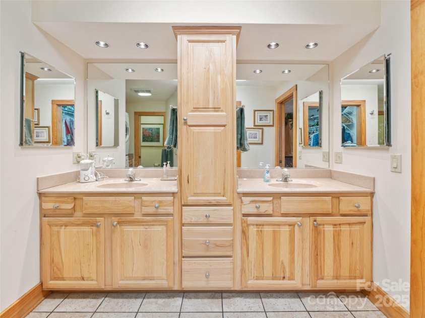 86 Laurel Drive, Burnsville, NC 28714.  MLS# CAR4253522, YatesRealty ID 12702. Double vanities in Primary Bathroom 