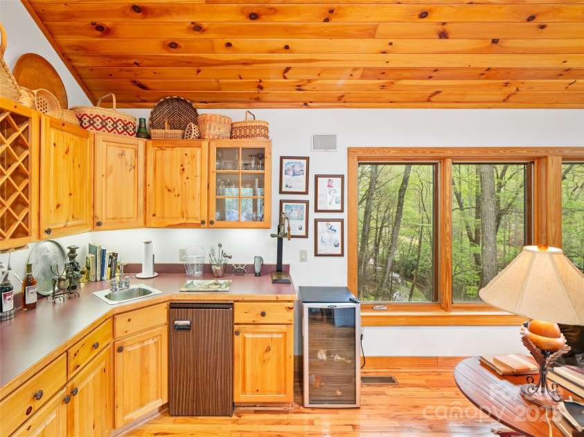 86 Laurel Drive, Burnsville, NC 28714.  MLS# CAR4253522, YatesRealty ID 12702. Wet Bar in Greatrrom 